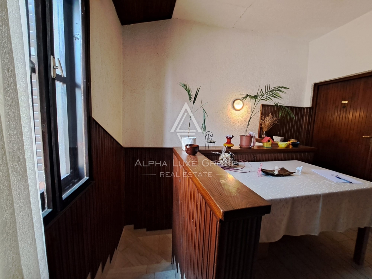 Istria, Buje – casa mista con ristorante e terrazza