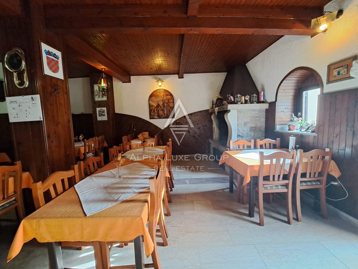 Istria, Buje – casa mista con ristorante e terrazza