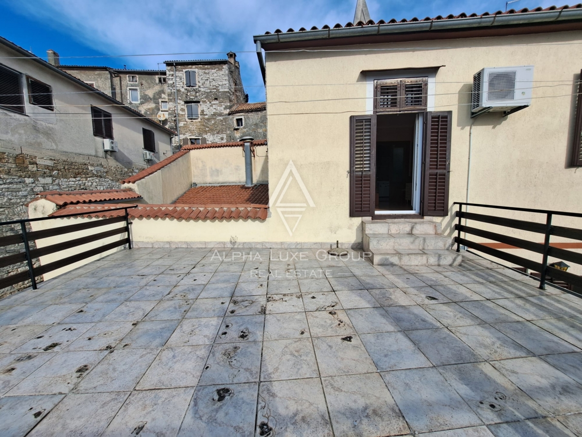 Istria, Buje – casa mista con ristorante e terrazza