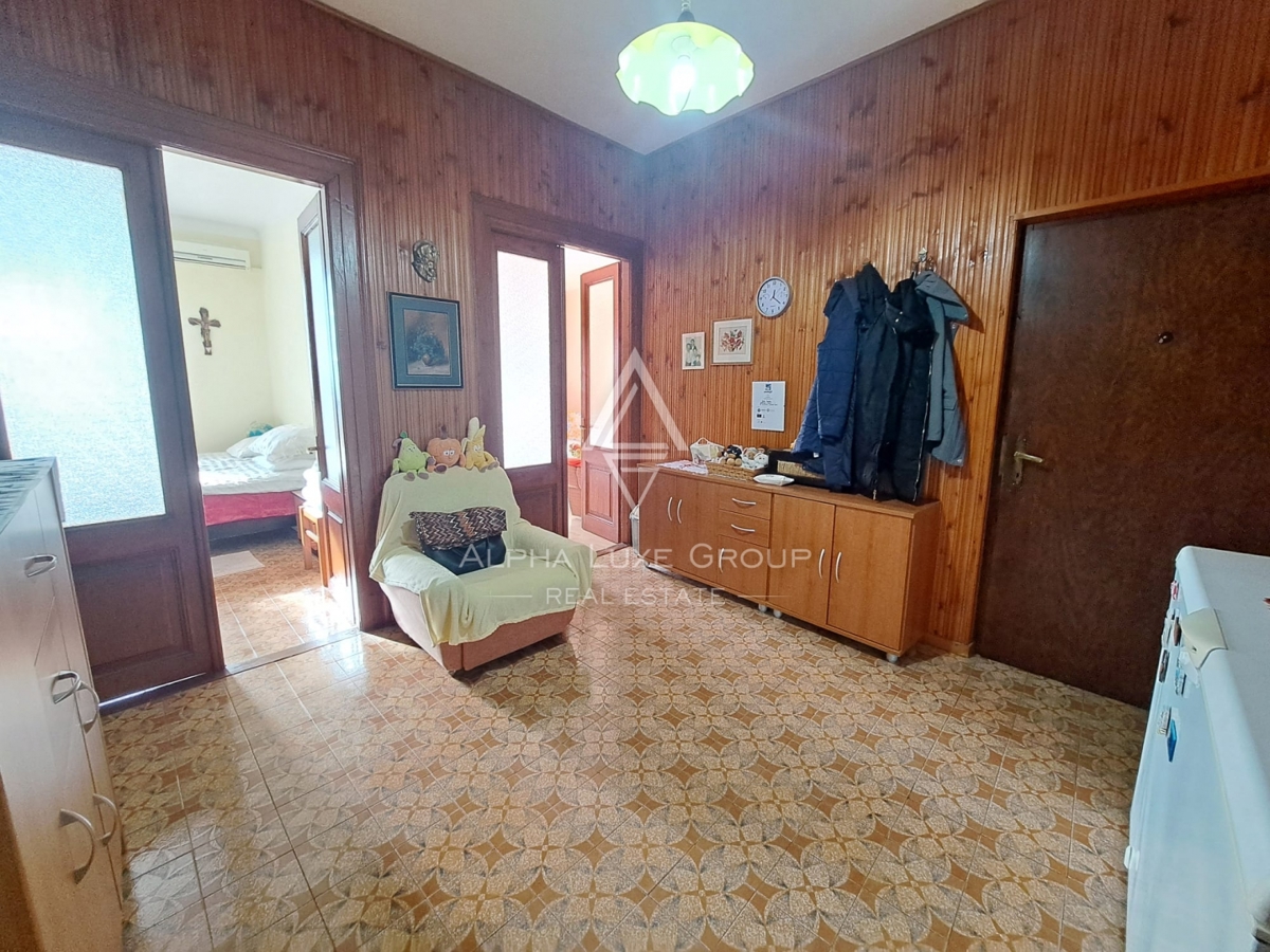 Istria, Buje – casa mista con ristorante e terrazza