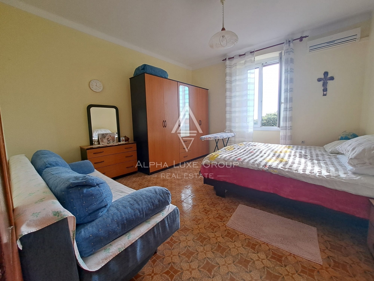 Istria, Buje – casa mista con ristorante e terrazza