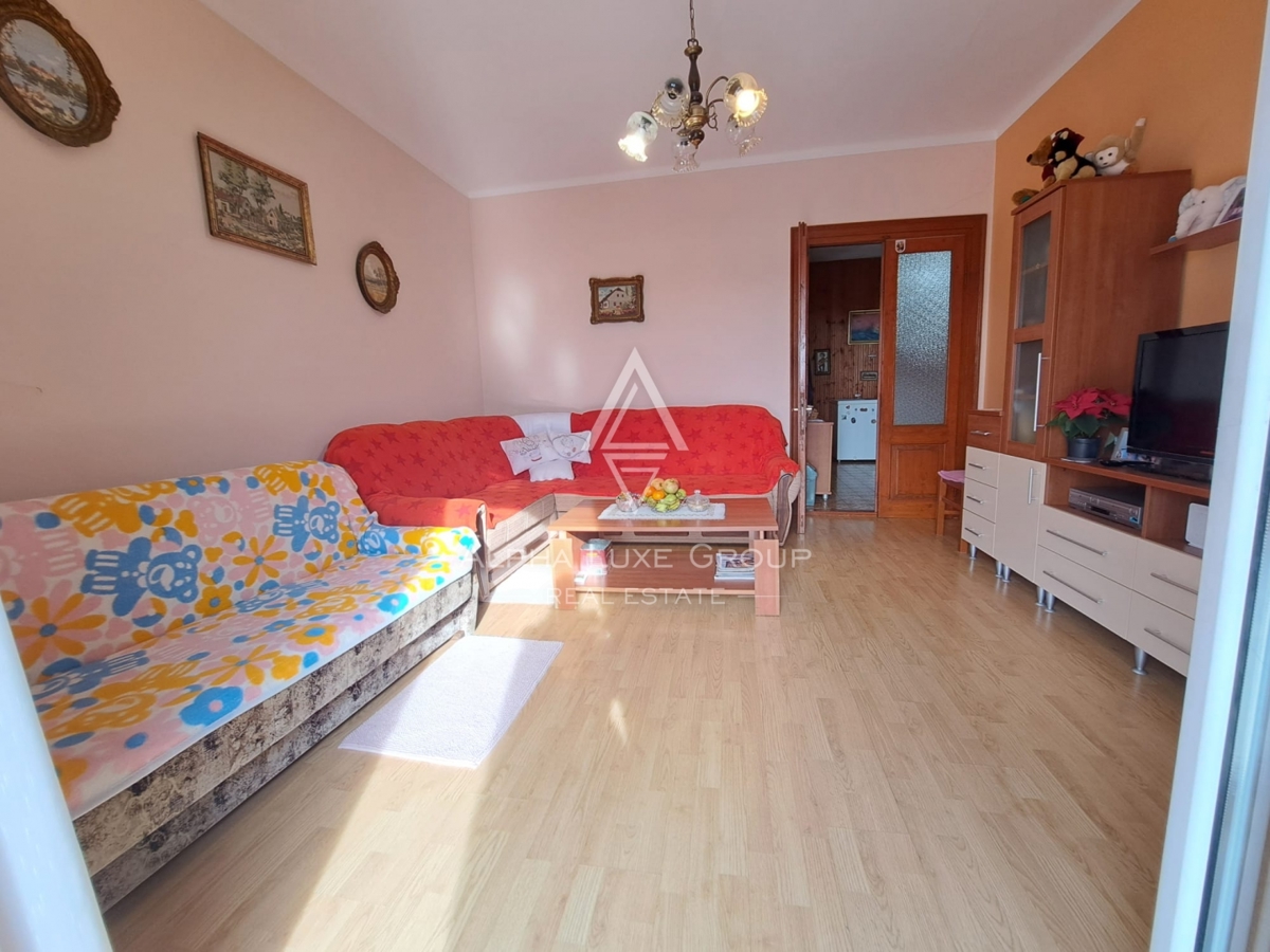 Istria, Buje – casa mista con ristorante e terrazza