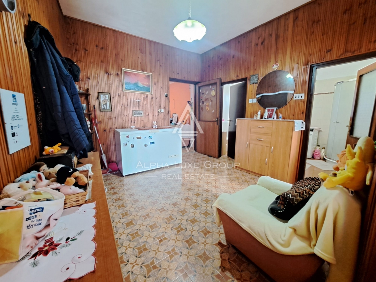 Istria, Buje – casa mista con ristorante e terrazza