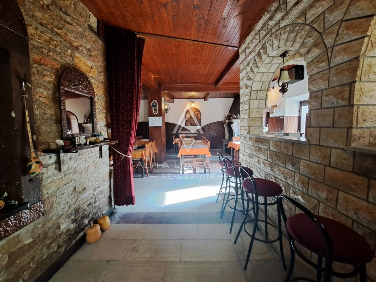 Istria, Buje – casa mista con ristorante e terrazza