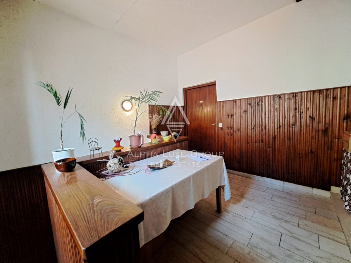 Istria, Buje – casa mista con ristorante e terrazza