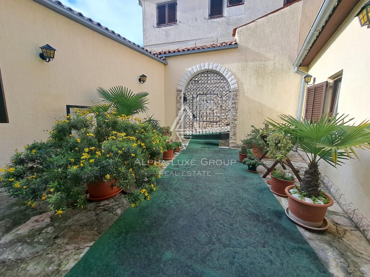 Istria, Buje – casa mista con ristorante e terrazza