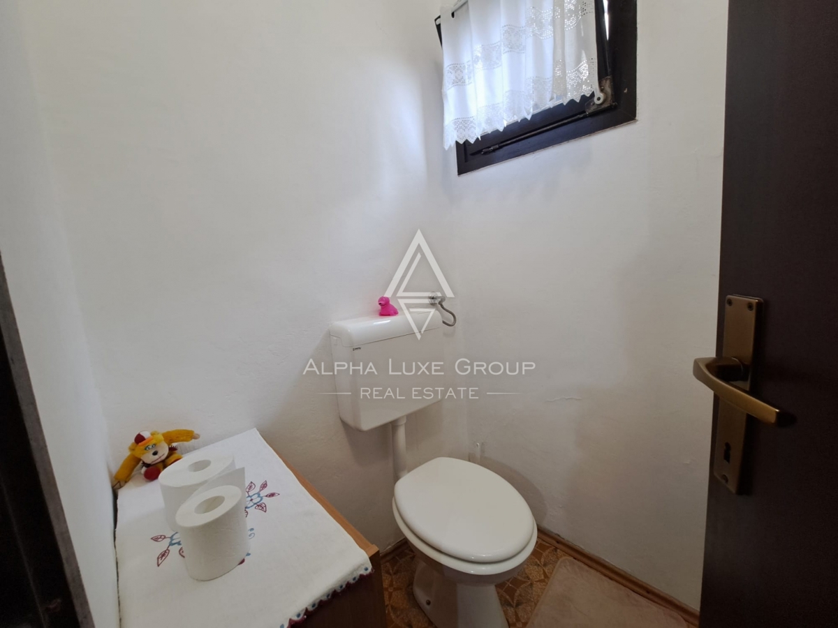 Istria, Buje – casa mista con ristorante e terrazza