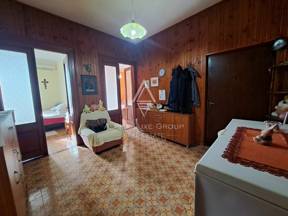 Istria, Buje – casa mista con ristorante e terrazza