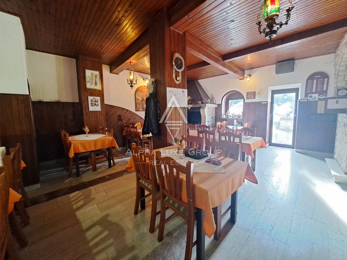 Istria, Buje – casa mista con ristorante e terrazza
