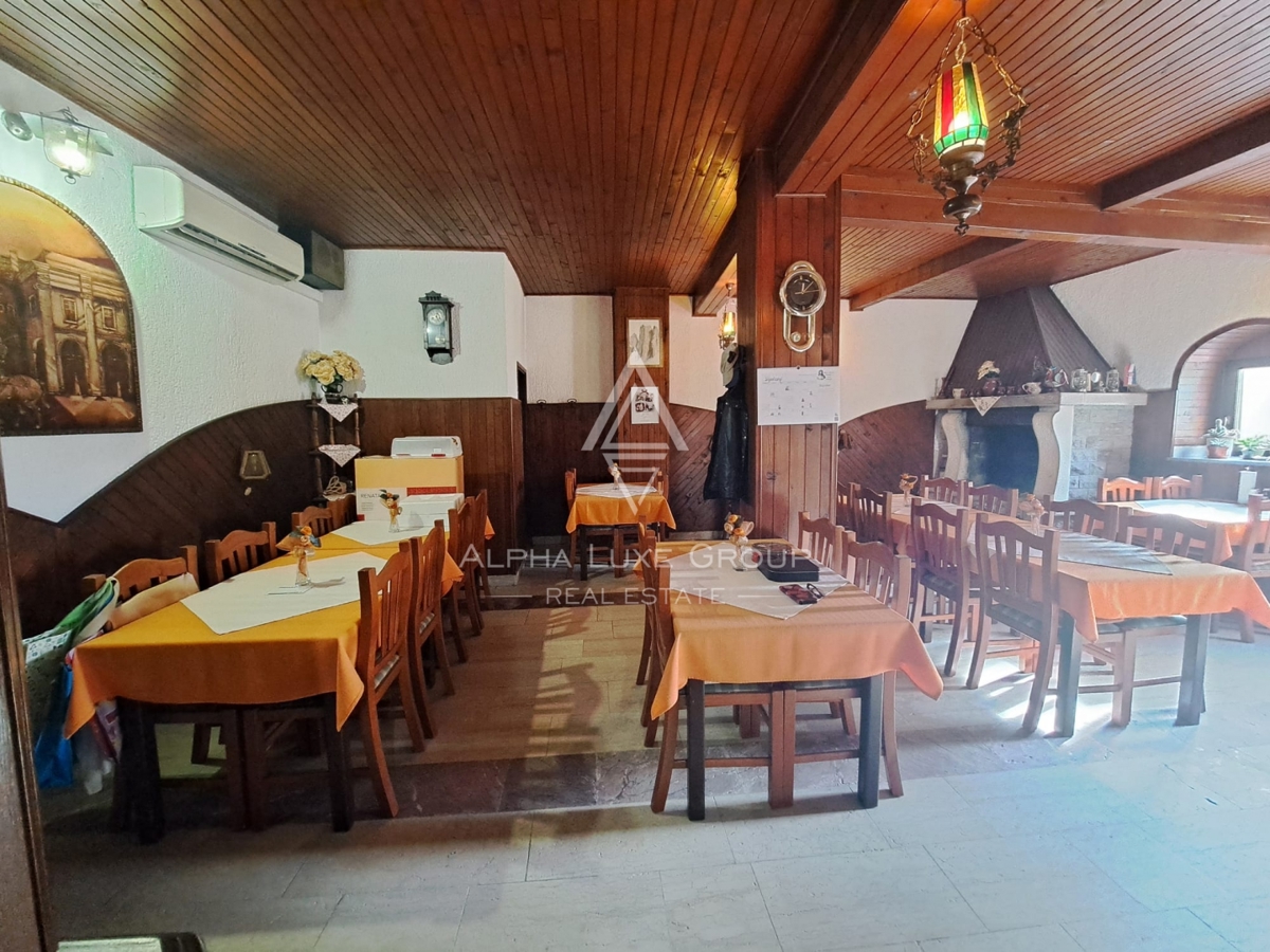 Istria, Buje – casa mista con ristorante e terrazza