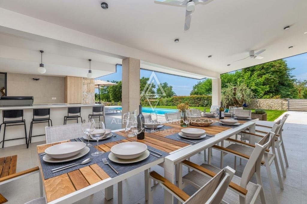 Istria, Brtonigla – Villa in pietra unica con piscina in vendita