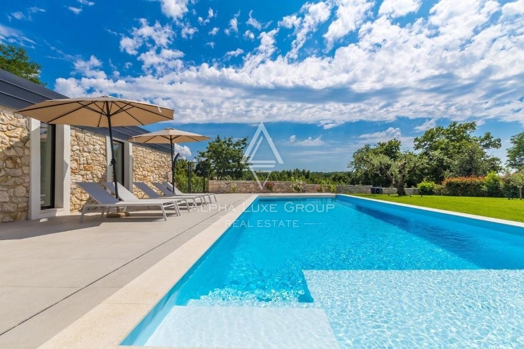 Istria, Brtonigla – Villa in pietra unica con piscina in vendita