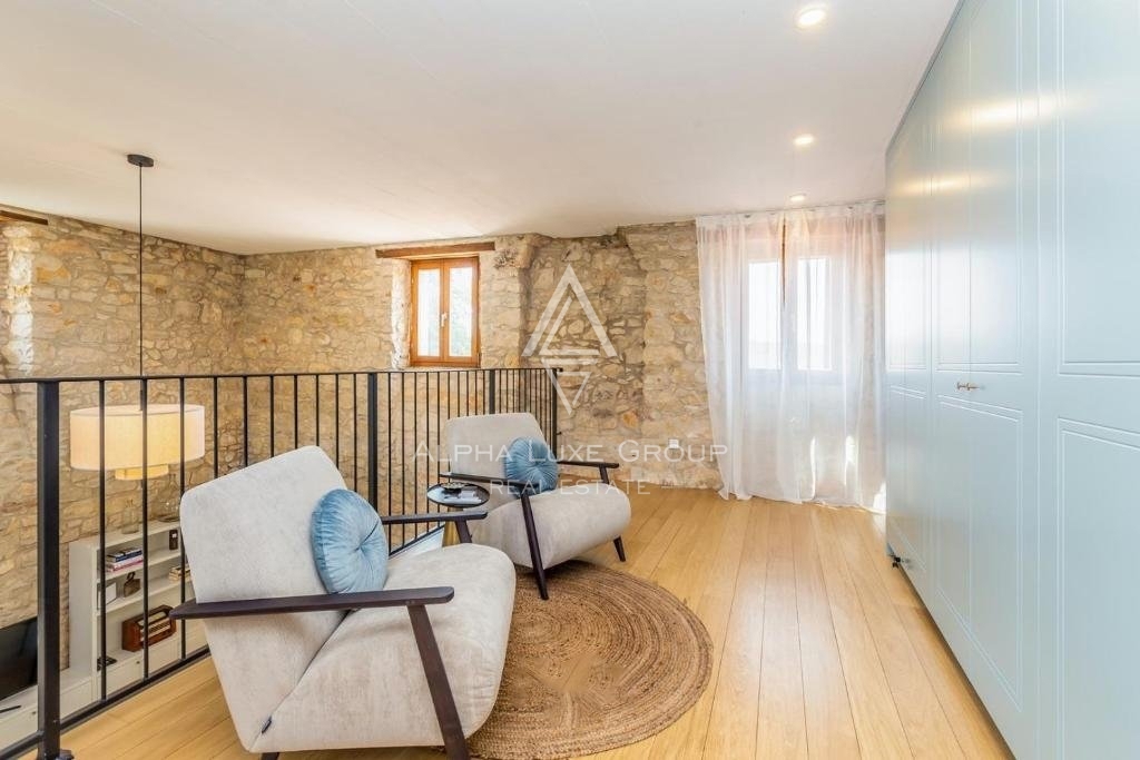Istria, Brtonigla – Villa in pietra unica con piscina in vendita
