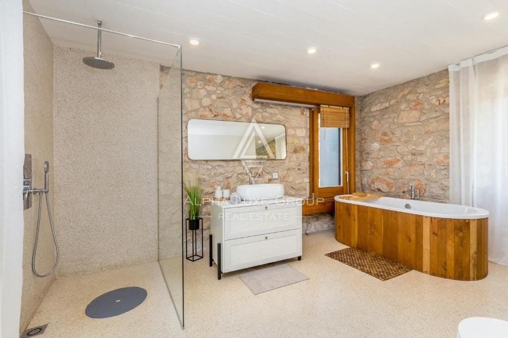 Istria, Brtonigla – Villa in pietra unica con piscina in vendita