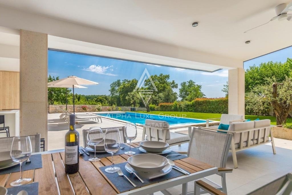 Istria, Brtonigla – Villa in pietra unica con piscina in vendita