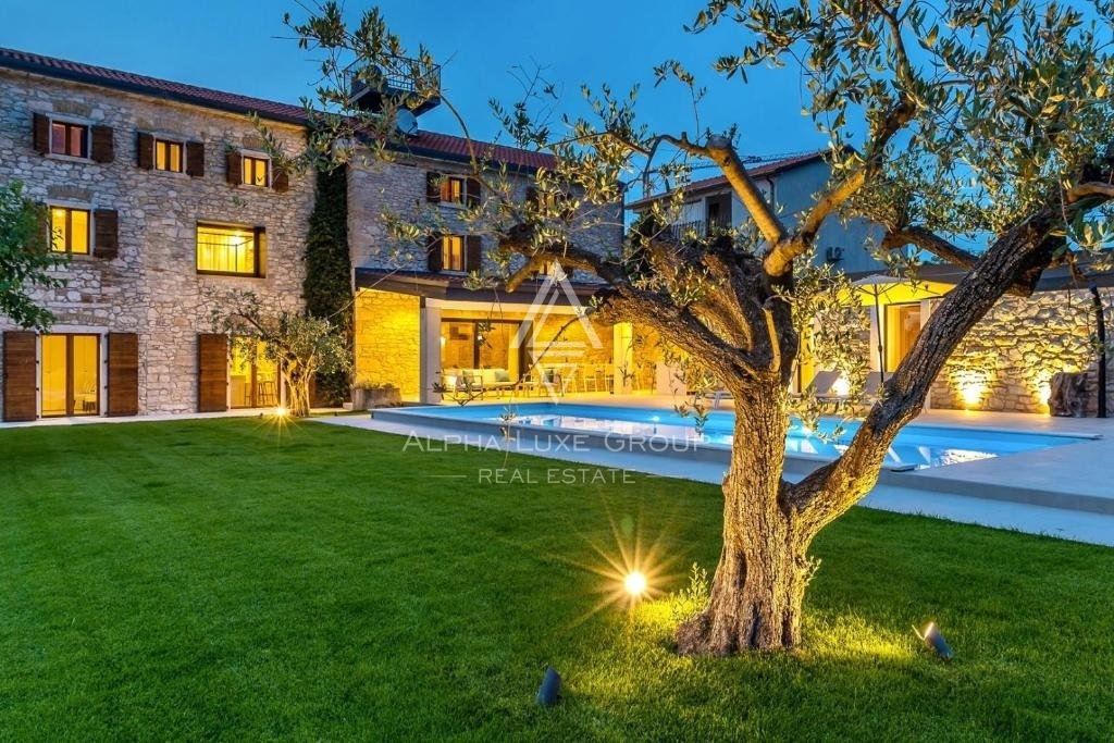 Istria, Brtonigla – Villa in pietra unica con piscina in vendita