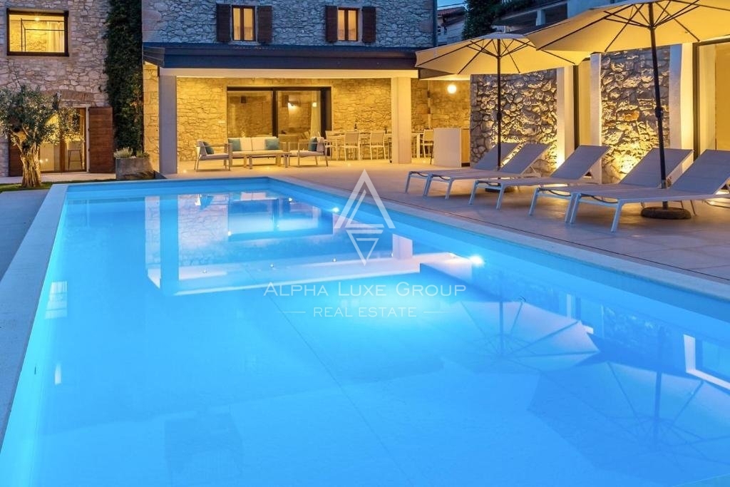 Istria, Brtonigla – Villa in pietra unica con piscina in vendita