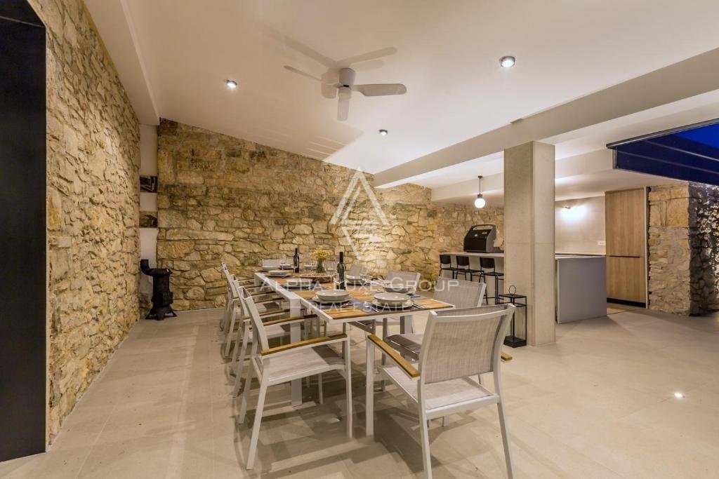 Istria, Brtonigla – Villa in pietra unica con piscina in vendita