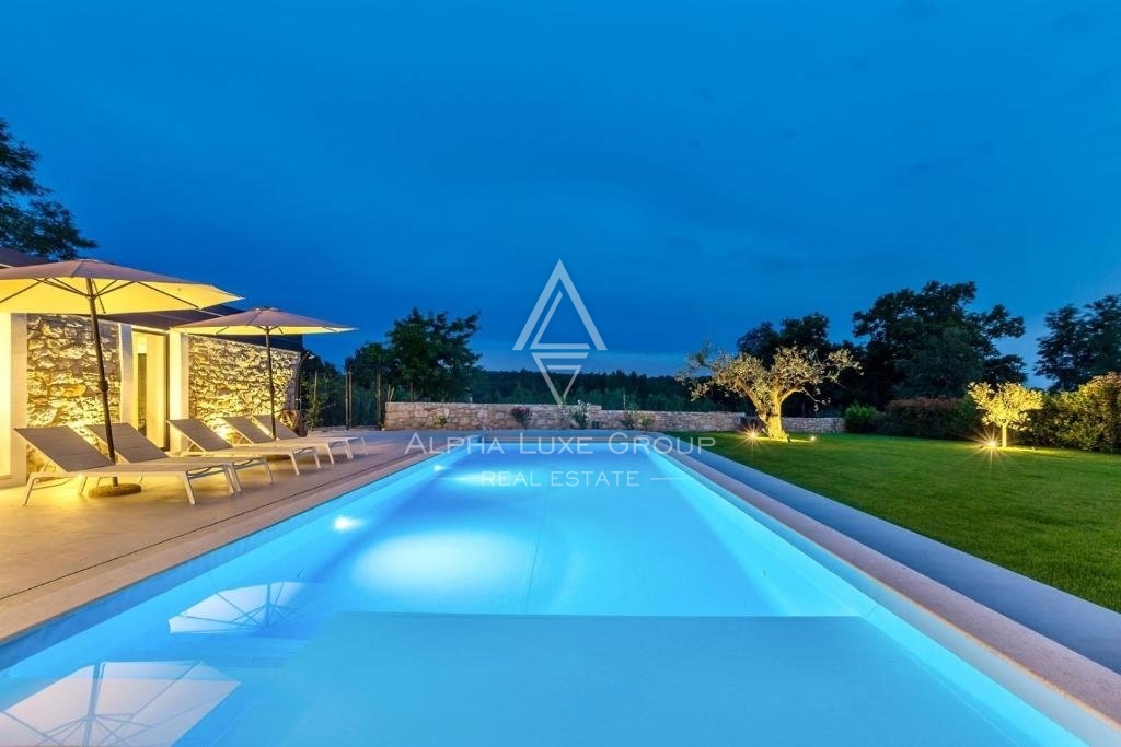 Istria, Brtonigla – Villa in pietra unica con piscina in vendita