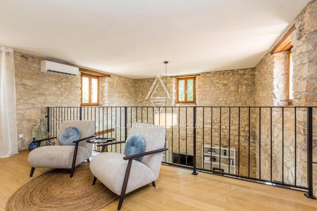 Istria, Brtonigla – Villa in pietra unica con piscina in vendita