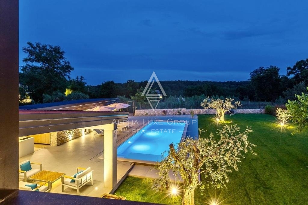 Istria, Brtonigla – Villa in pietra unica con piscina in vendita