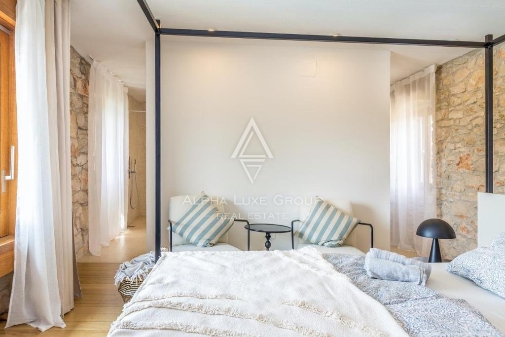 Istria, Brtonigla – Villa in pietra unica con piscina in vendita