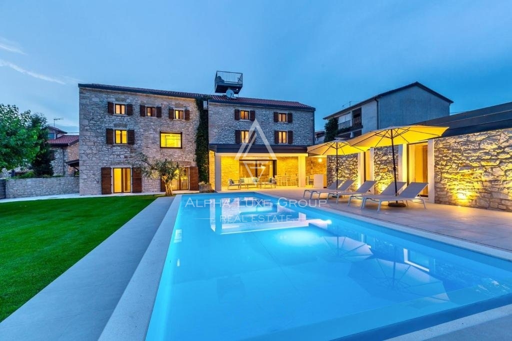 Istria, Brtonigla – Villa in pietra unica con piscina in vendita
