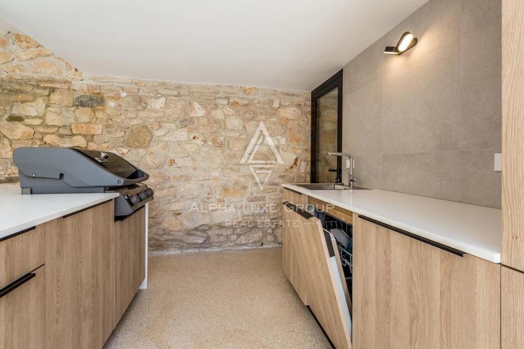 Istria, Brtonigla – Villa in pietra unica con piscina in vendita