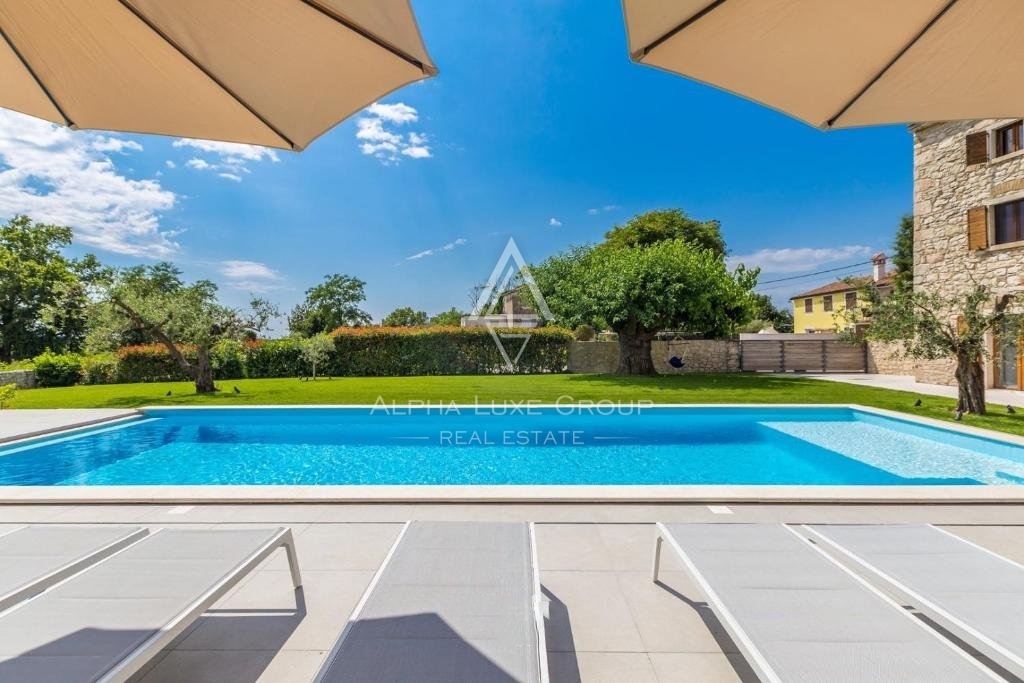 Istria, Brtonigla – Villa in pietra unica con piscina in vendita