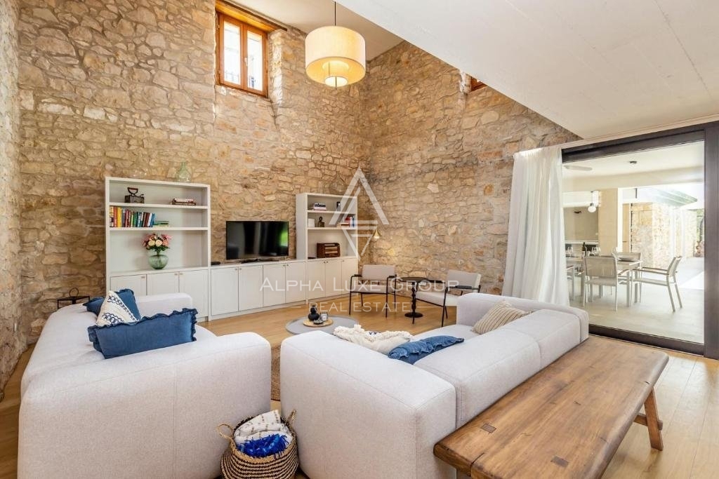 Istria, Brtonigla – Villa in pietra unica con piscina in vendita