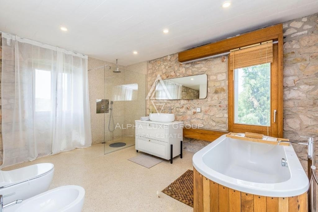 Istria, Brtonigla – Villa in pietra unica con piscina in vendita