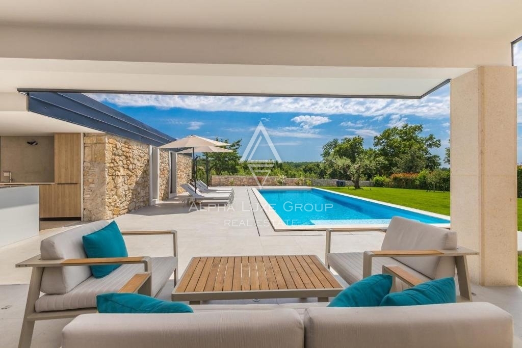 Istria, Brtonigla – Villa in pietra unica con piscina in vendita