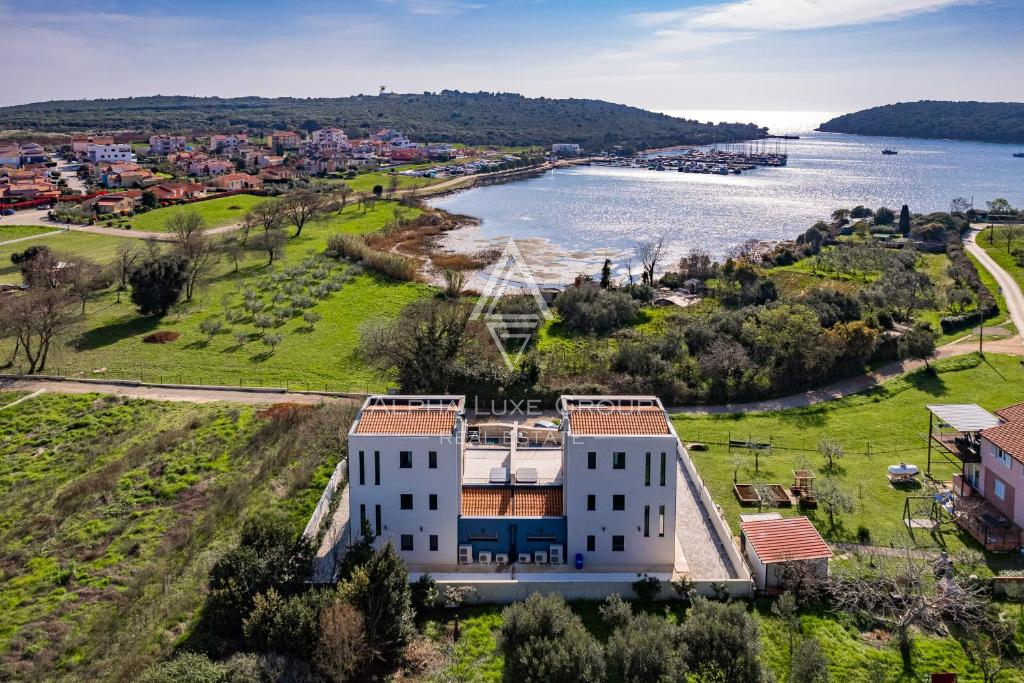 Istria, Banjole: Villa moderna vicino al mare