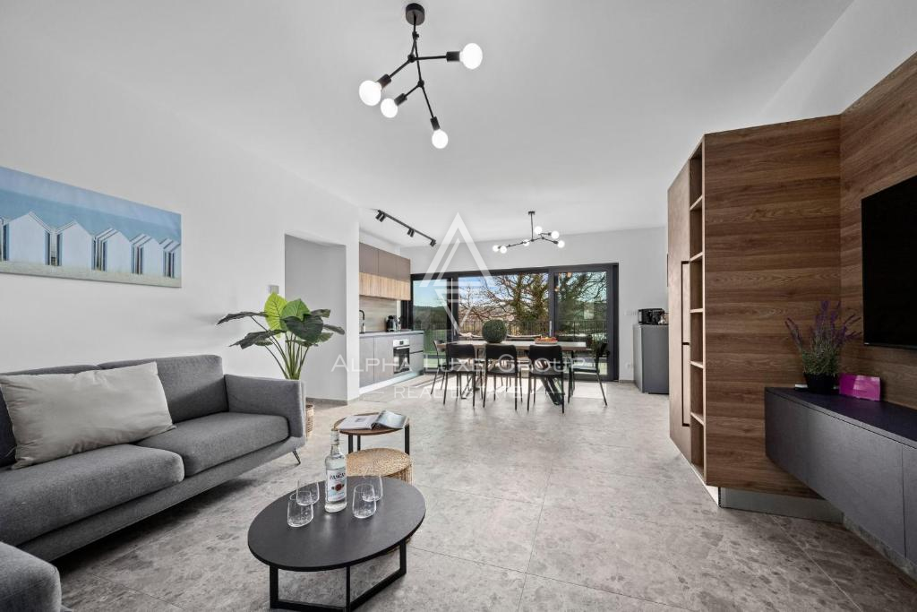 Istria, Banjole: Villa moderna vicino al mare