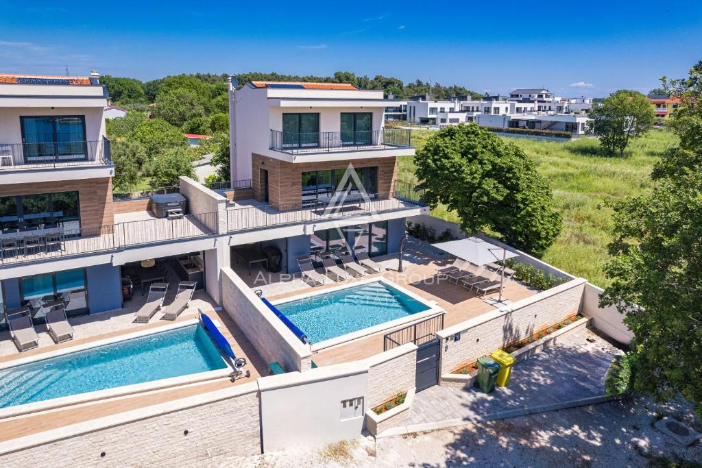 Istria, Banjole: Villa moderna vicino al mare