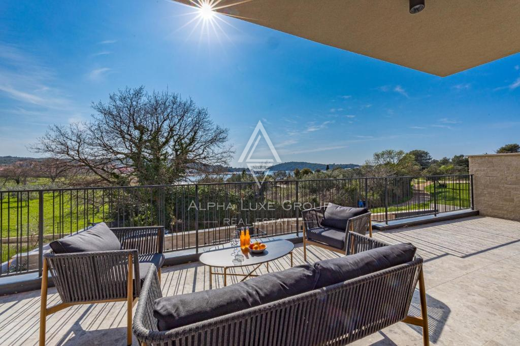 Istria, Banjole: Villa moderna vicino al mare