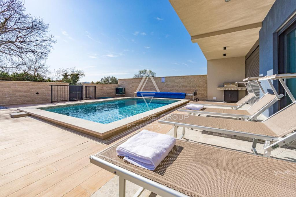 Istria, Banjole: Villa moderna vicino al mare