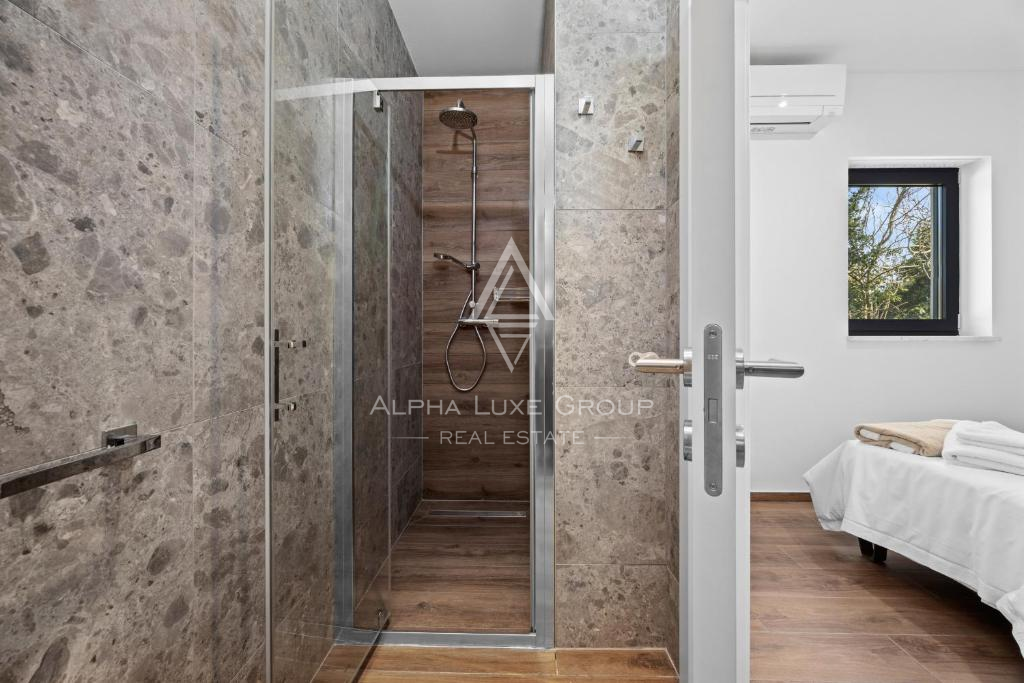 Istria, Banjole: Villa moderna vicino al mare