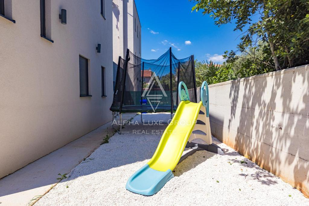 Istria, Banjole: Villa moderna vicino al mare