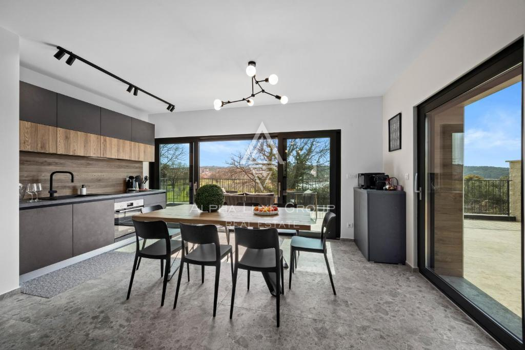 Istria, Banjole: Villa moderna vicino al mare