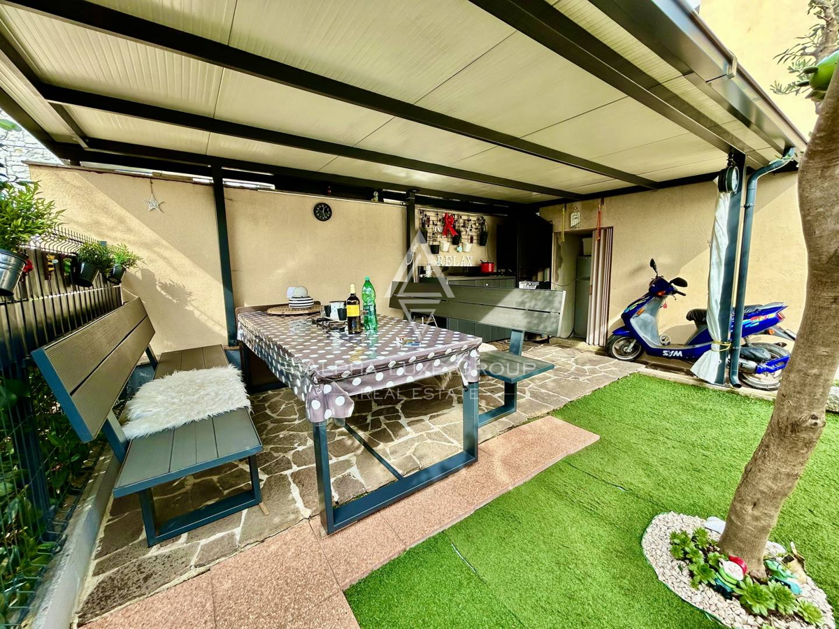 Istria, Umag: Appartamento moderno arredato mare