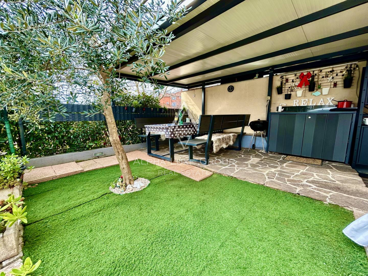 Istria, Umag: Appartamento moderno arredato mare