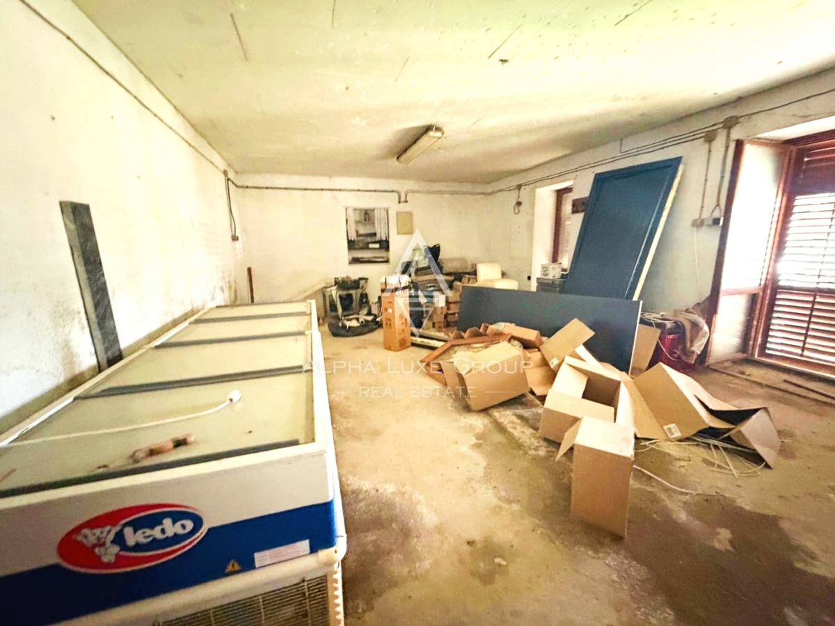 Istria, Parenzo: Casa con 3 appartamenti e terreno