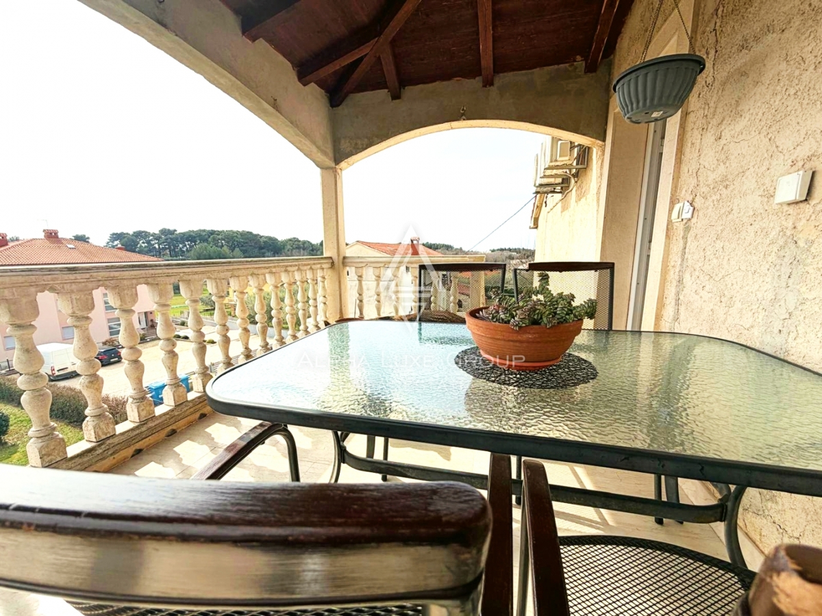 Istria, Parenzo: Casa con 3 appartamenti e terreno