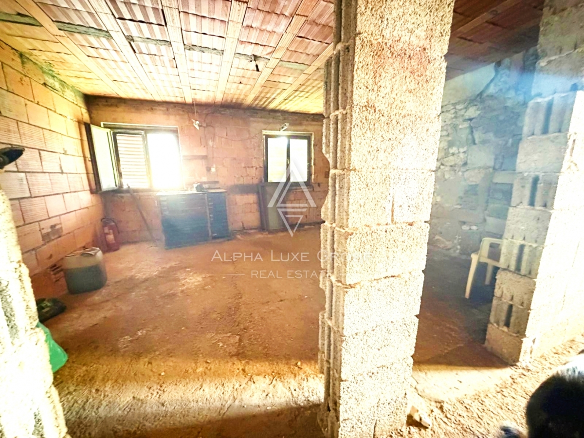 Istria, Parenzo: Casa con 3 appartamenti e terreno