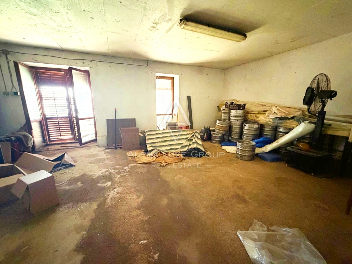 Istria, Parenzo: Casa con 3 appartamenti e terreno