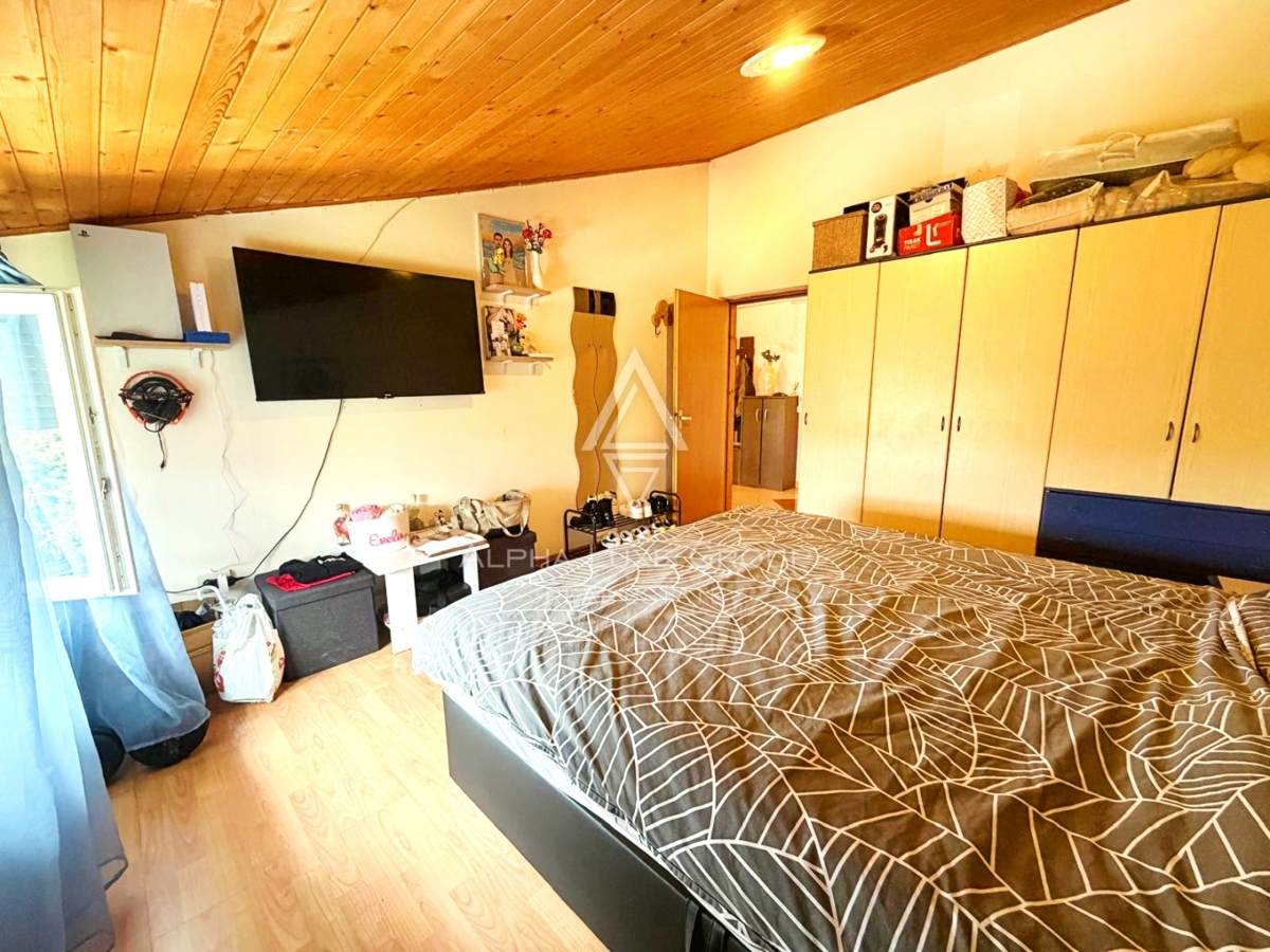 Istria, Parenzo: Casa con 3 appartamenti e terreno