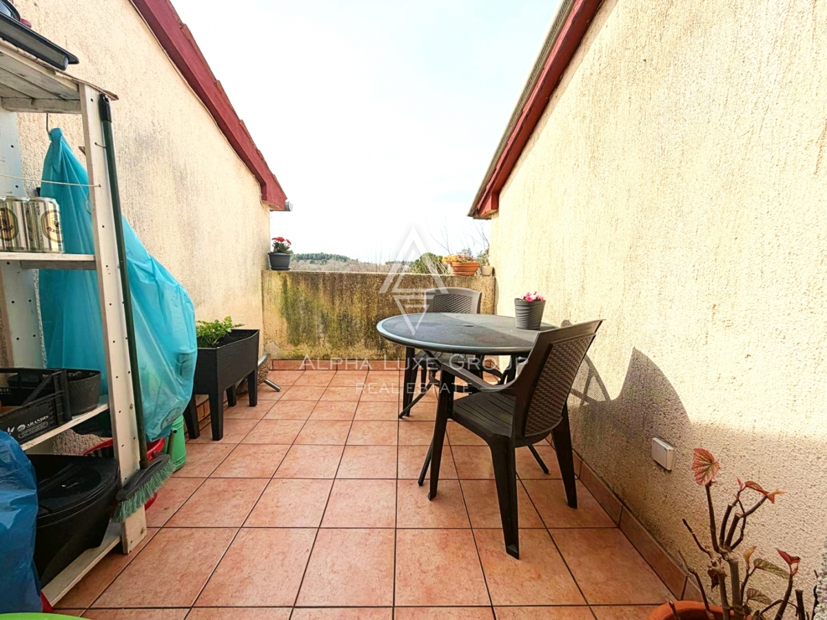 Istria, Parenzo: Casa con 3 appartamenti e terreno