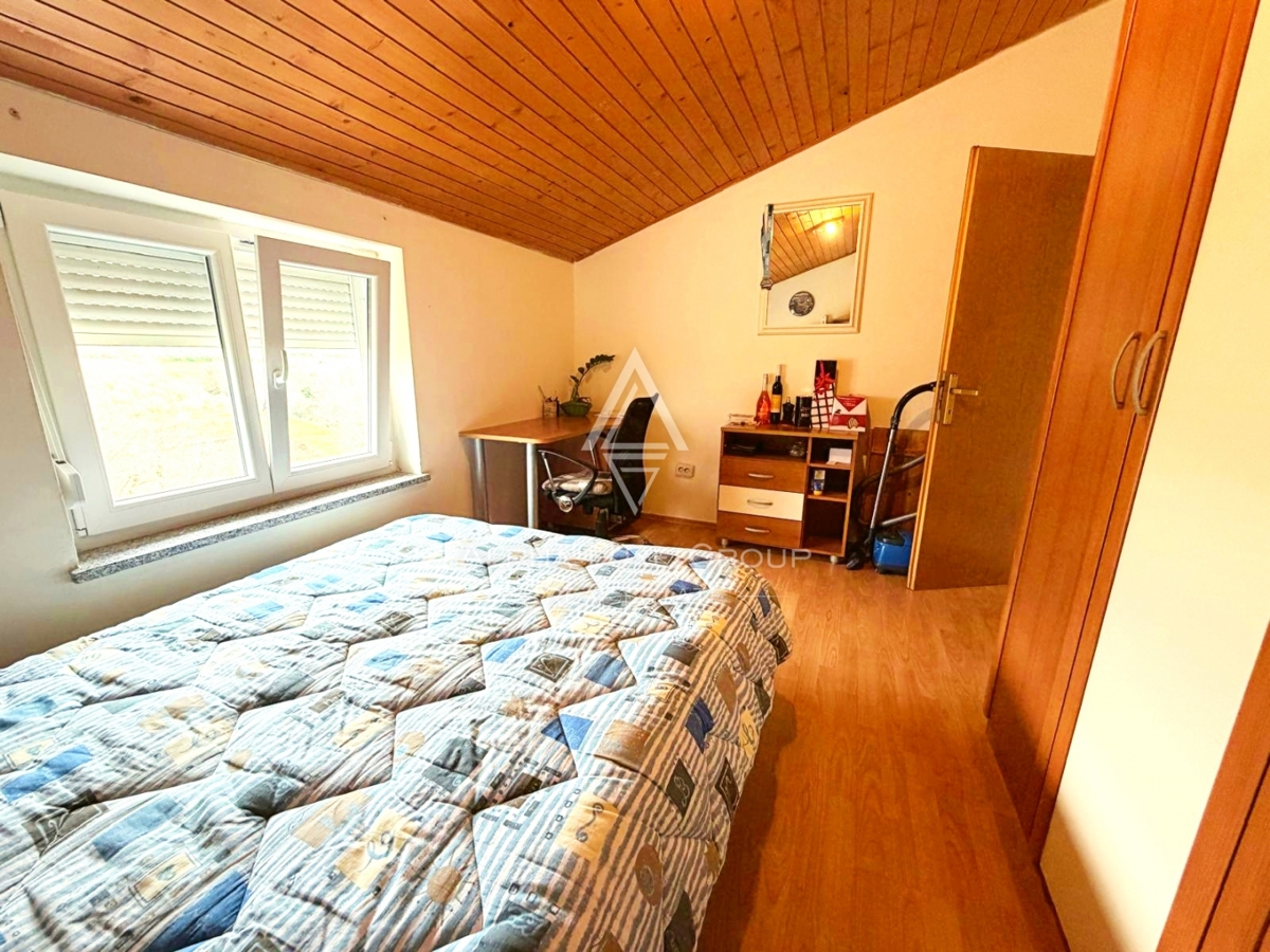 Istria, Parenzo: Casa con 3 appartamenti e terreno