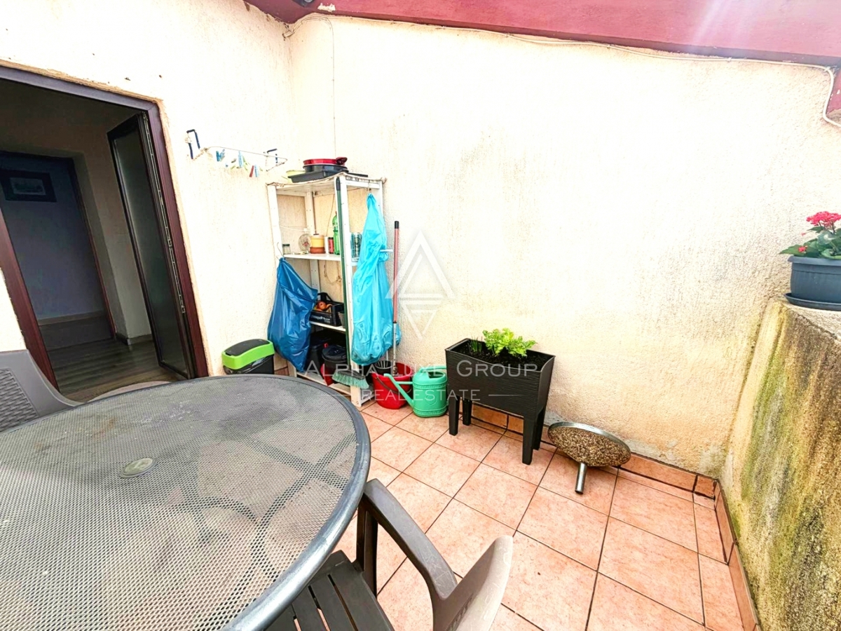 Istria, Parenzo: Casa con 3 appartamenti e terreno